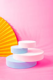 炫彩折扇和圆柱体3D展示台场景图  