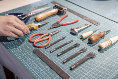 手工制作皮具的一组工具