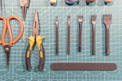 手工制作皮具的一组工具