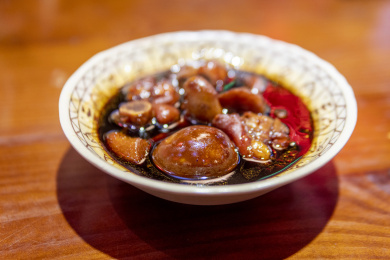  在中国广东酒楼里美味的广式点心猪脚姜