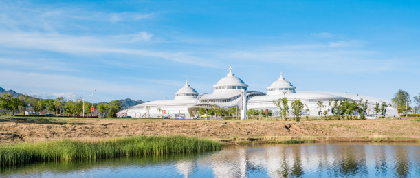 中国内蒙古呼和浩特大庆会场湖面倒影