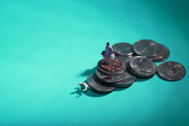 被金钱压垮的人现代人巨大的生存压力