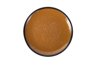 白色背景上的港式甜品焦糖布丁