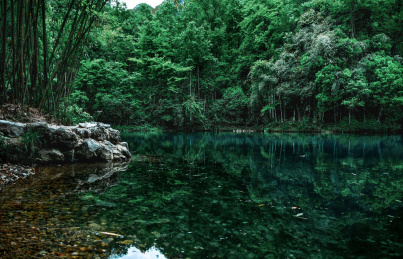 中国贵州黔南小七孔景区水潭景观
