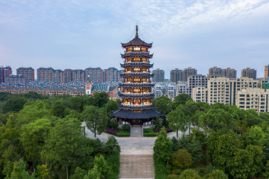 中国安徽省芜湖市湾沚区东湖公园楚风塔夜景航拍