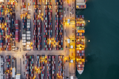 航拍夜晚的集装箱码头