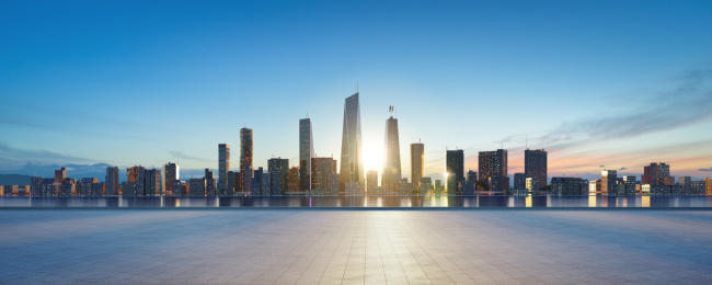 空地与城市景观全景图