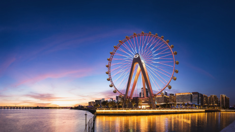 中国深圳欢乐港湾摩天轮夜景