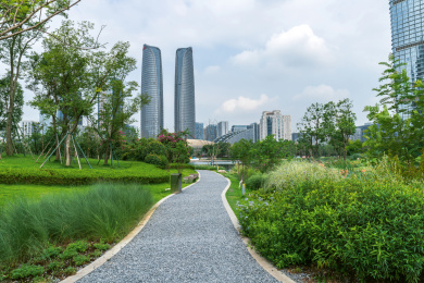 中国四川成都金融城建筑与交子公园绿化风光