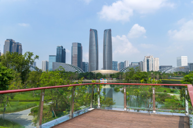 中国四川成都金融城建筑与交子公园绿化风景