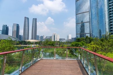 中国四川成都金融城建筑与交子公园绿化风景