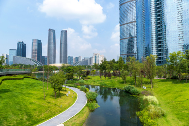 中国四川成都金融城建筑与交子公园绿化风光