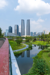 中国四川成都金融城建筑与交子公园绿化风光