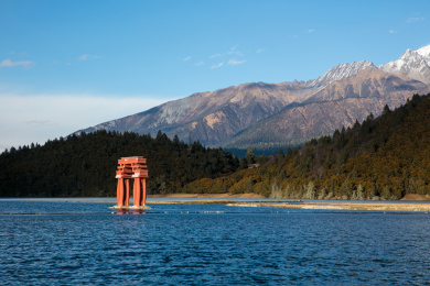 中国西藏林芝市鲁朗之门