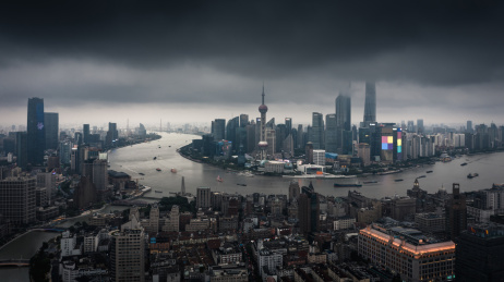 航拍阴天乌云下的中国上海城市风光