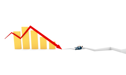 失败箭头击碎地面与坠入裂痕的商务小人