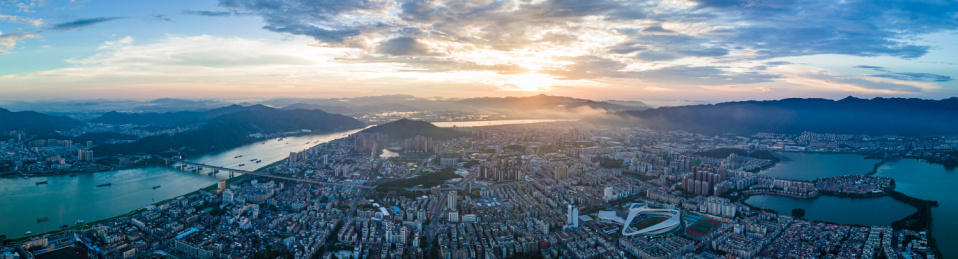 广东省肇庆市城市风光天际线全景