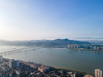 航拍广东省肇庆市阅江大桥
