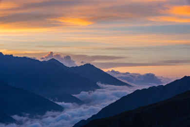 四川省甘孜藏族自治州贡嘎乡子梅垭口风光