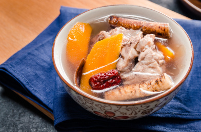 健脾祛湿的五指毛桃土茯苓猪骨汤老火靓汤