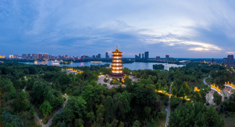 安徽省芜湖湾沚区东湖公园夜景