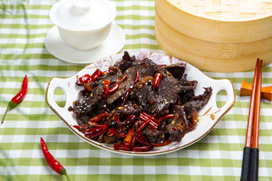 云南滇菜特色美食香辣牛肉干巴