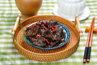 云南滇菜特色美食香辣牛肉干巴