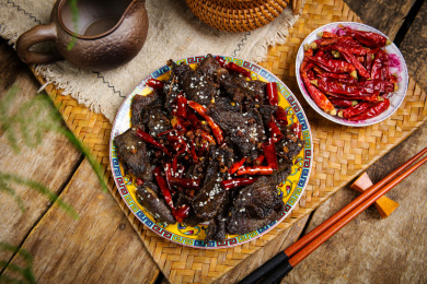 云南滇菜特色美食香辣牛肉干巴