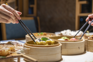 中国广东酒楼里美味的广式早茶点心