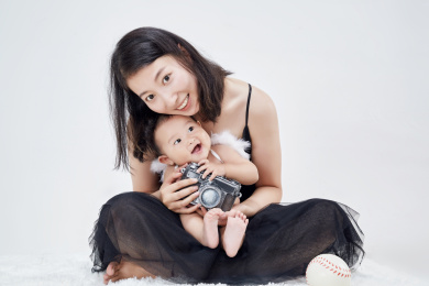 妈妈陪伴宝宝快乐的玩耍