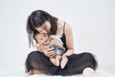 妈妈陪伴宝宝快乐的玩耍