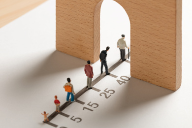 微缩创意衰老过程老龄化平均寿命人群