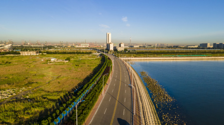 中国天津东疆港沿海免费海滩航拍图