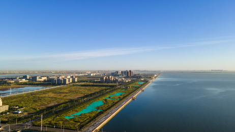 中国天津东疆港沿海免费海滩航拍图