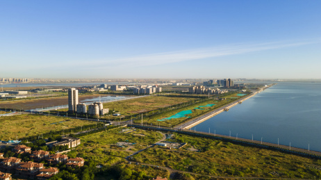 中国天津东疆港沿海免费海滩航拍图