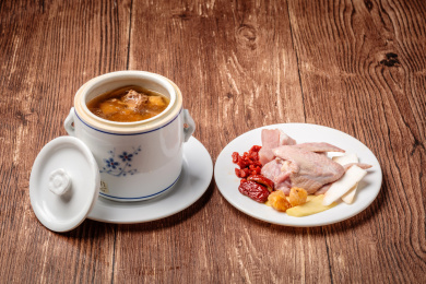 淮山枸杞炖乳鸽