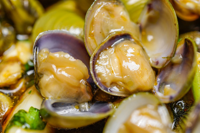 潮汕美食生腌沙蚬肉特写局部