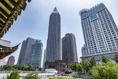 中国江苏省南京市大行宫商业区高楼建筑环境