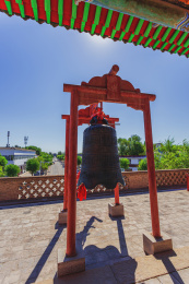 中国新疆伊犁惠远古城钟鼓楼大钟