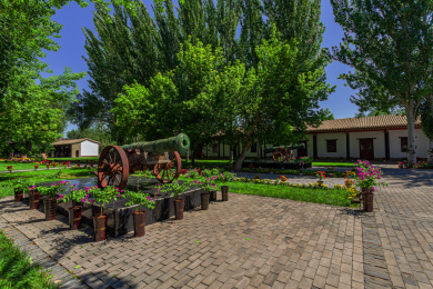 中国新疆伊犁霍城县伊犁将军府内的古火炮