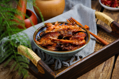 美食小吃五香手撕兔肉