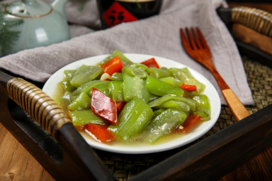 农家菜红椒炒丝瓜