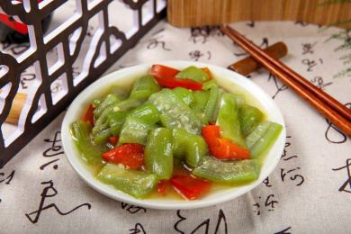 农家菜红椒炒丝瓜