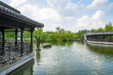 中国杭州萧山湘湖园林风光湘湖观鱼