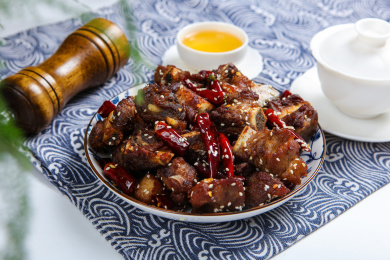 美味小吃下酒菜油炸排骨