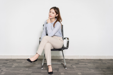 亚裔商务女性形象