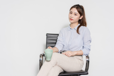 亚裔商务女性形象