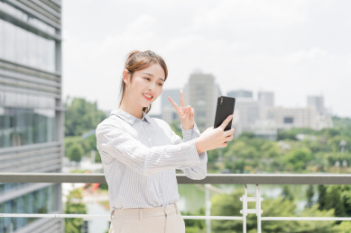 亚裔商务女性形象