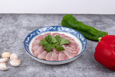 盘子里的猪肉二刀肉瘦肉片