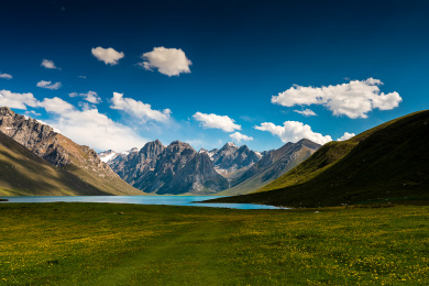 中国青海果洛年保玉则的春天